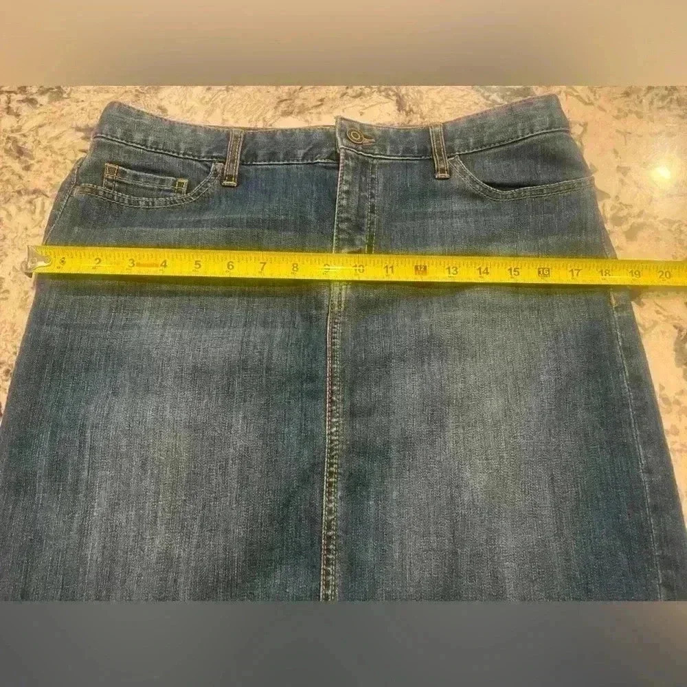 Size 10 vintage Tommy Hilfiger jean skirt - Picture 4 of 6